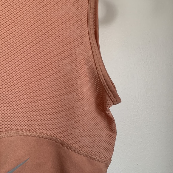 Nike Dri Fit Rose Gold Mesh Cropped top size xs - Picture 4 of 5